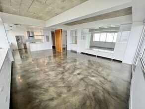 2999 E Ocean Blvd in Long Beach, CA - Building Photo - Building Photo