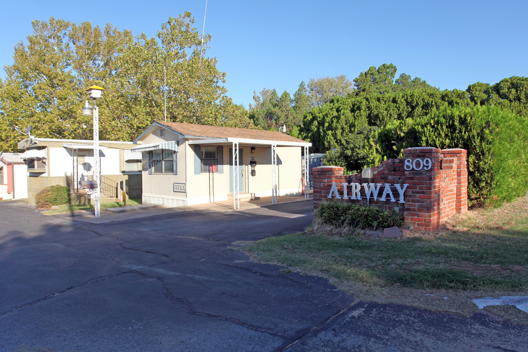 Airway in Oklahoma City, OK - Foto de edificio