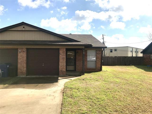 703 Pleasant Manor Ave in Burleson, TX - Building Photo