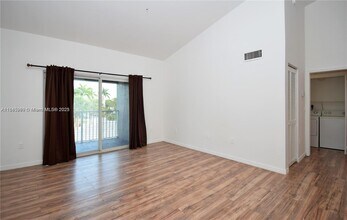 631 SW 111th Ln in Pembroke Pines, FL - Building Photo - Building Photo