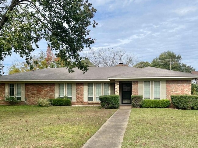 property at 31 Heatherwood Dr