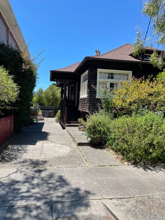 2914 Lorina St in Berkeley, CA - Building Photo - Building Photo