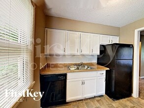 6680 Foxshire Dr in Florissant, MO - Building Photo - Building Photo