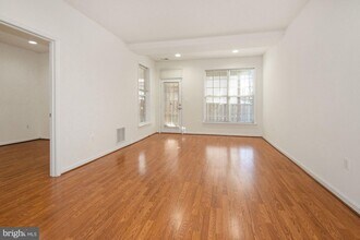13211 Windy Oak Way in Oak Hill, VA - Building Photo - Building Photo
