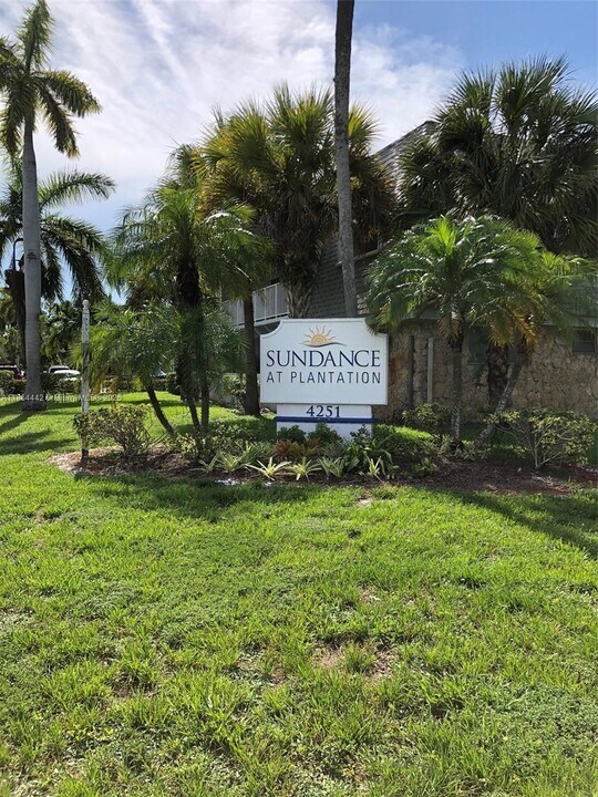 4251 NW 5th St in Plantation, FL - Building Photo