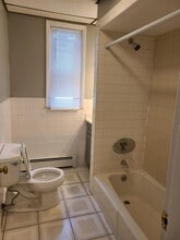 17 Stearns St, Unit #1 in Malden, MA - Foto de edificio - Building Photo