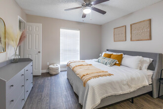 Legends of Memorial Apartments in Houston, TX - Building Photo - Interior Photo