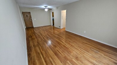 8315 Clinton Ave in West Hollywood, CA - Building Photo - Building Photo