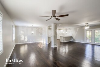 61 Vanya Ln SE in Smyrna, GA - Foto de edificio - Building Photo