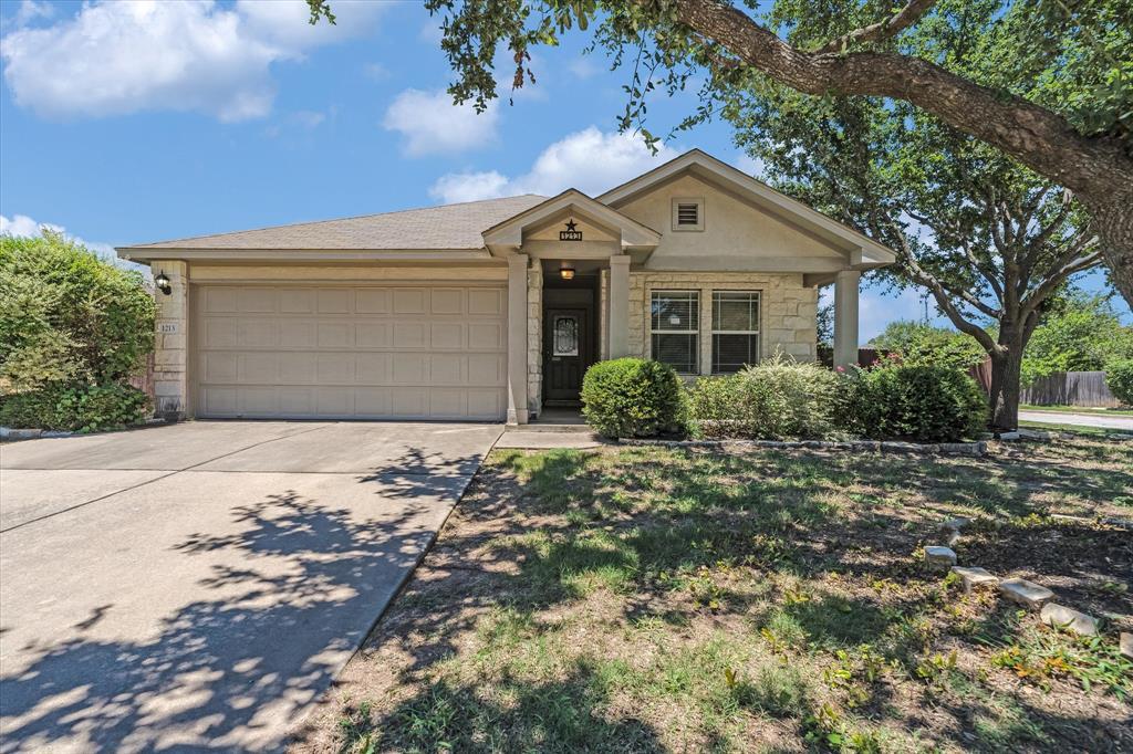 1213 Hensley Dr in Leander, TX - Building Photo