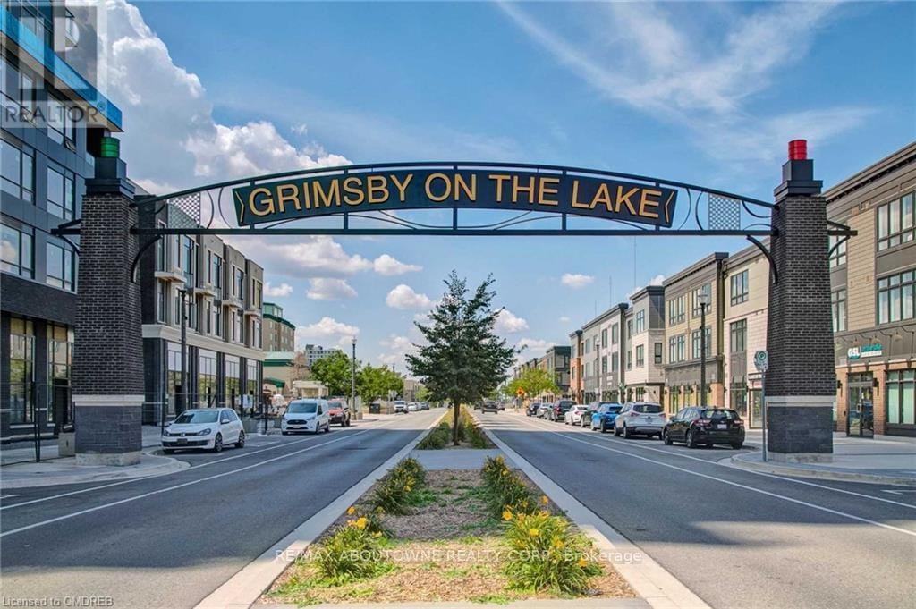 541-541 Winston Rd in Grimsby, ON - Building Photo