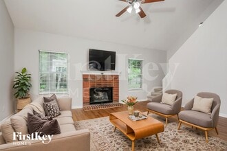 4381 Whispering Bend Dr in Memphis, TN - Building Photo - Building Photo