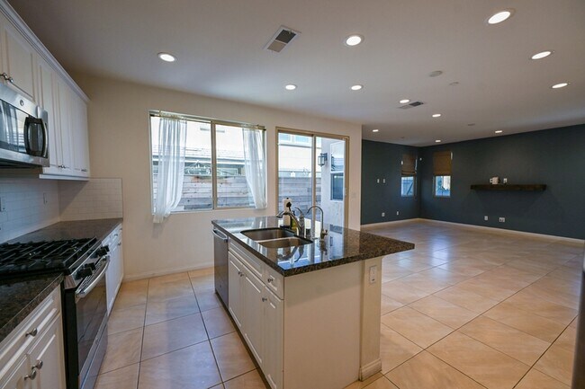 952 Sea Glass Wy in San Diego, CA - Building Photo - Building Photo