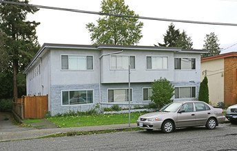 6730 Sussex Av in Burnaby, BC - Building Photo - Building Photo