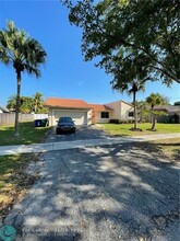 11263 SW 55th Ct in Cooper City, FL - Foto de edificio - Building Photo