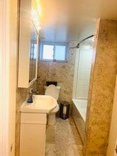 10930 120th St in South Ozone Park, NY - Foto de edificio - Building Photo