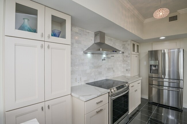 property at 15 Greenway Plz