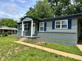 4402 Saundralane Dr NW, Unit 4 in Huntsville, AL - Building Photo