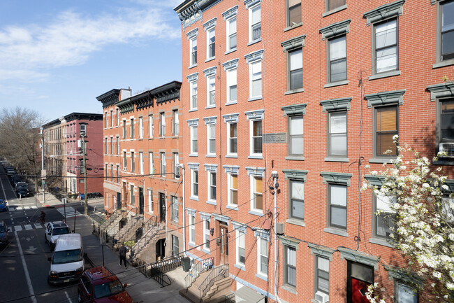 933 Garden St in Hoboken, NJ - Building Photo - Building Photo