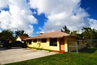 8th Street Apartments in Hallandale Beach, FL - Building Photo - Building Photo