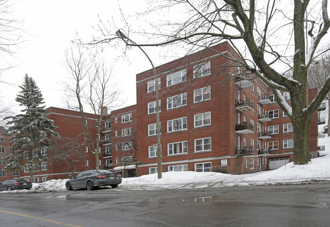 Ridgewood Court in Montréal, QC - Building Photo - Primary Photo