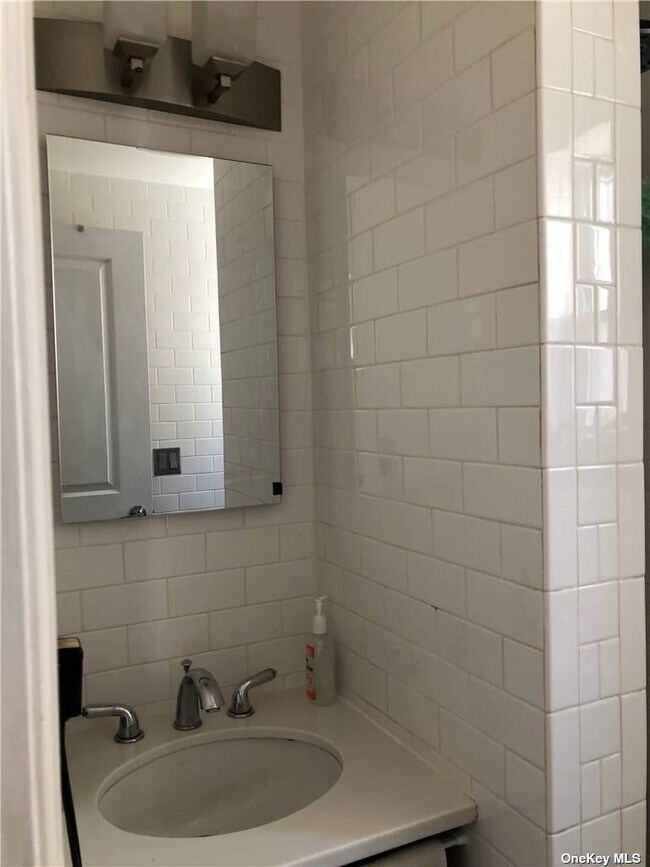 255 W Broadway-Unit -301 in Long Beach, NY - Building Photo - Building Photo