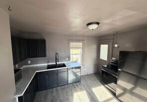 22 Summer St in Lewiston, ME - Building Photo