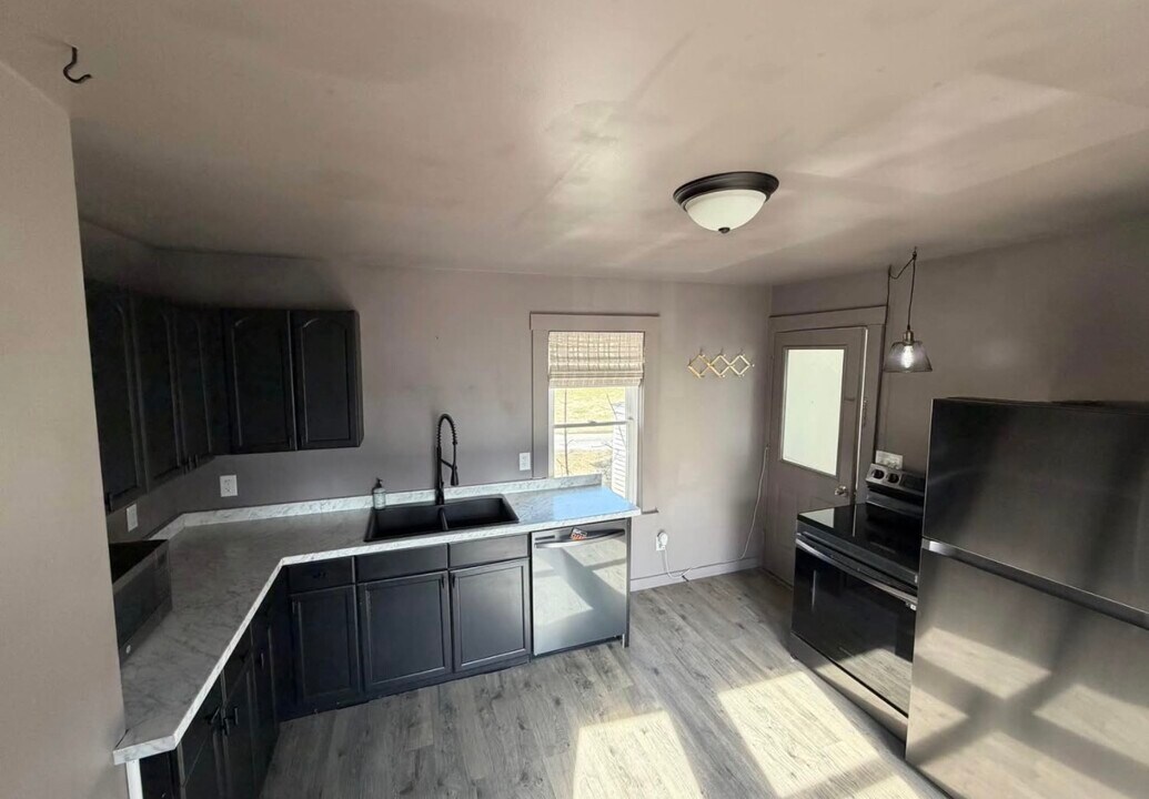 22 Summer St in Lewiston, ME - Building Photo