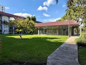 8101 SW 72nd Ave, Unit 219W in Miami, FL - Building Photo - Building Photo
