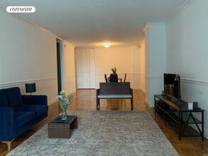 300 E 40th St in New York, NY - Building Photo - Building Photo