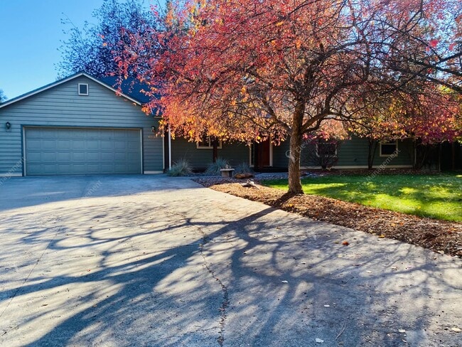 61462 Duncan Ln in Bend, OR - Building Photo - Building Photo