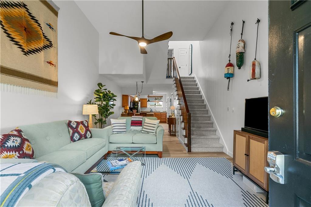 26-30-30 W Narragansett Ave in Newport, RI - Building Photo