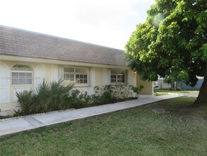 17247 SW 112th Pl in Miami, FL - Building Photo - Building Photo