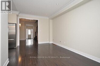 2092 Fiddlers Way in Oakville, ON - Building Photo - Building Photo
