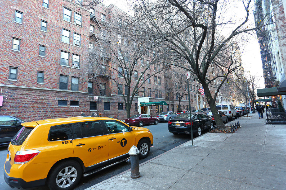 1328 Lexington Ave in New York, NY - Foto de edificio