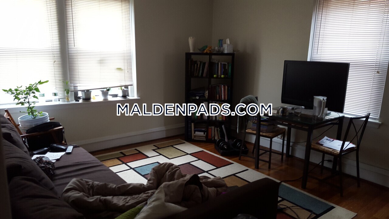 349 Pleasant St in Malden, MA - Building Photo