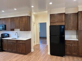 293 Sickles Ave in New Rochelle, NY - Building Photo