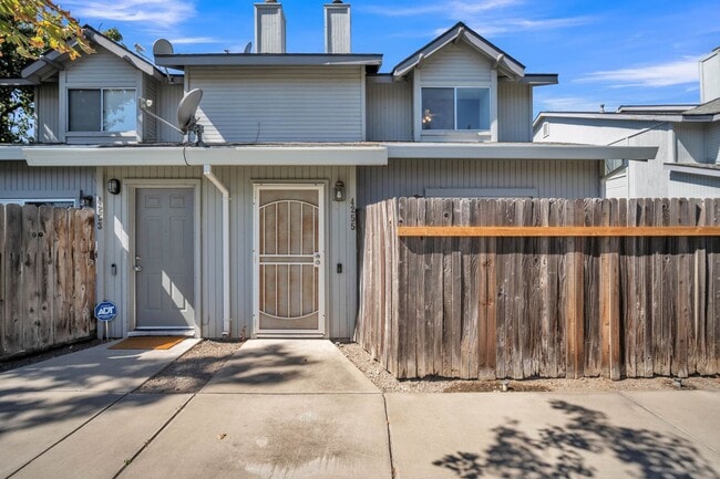 4255 Taylor St in Sacramento, CA - Building Photo - Building Photo