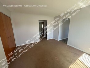 244 W Drahner Rd in Oxford, MI - Building Photo - Building Photo