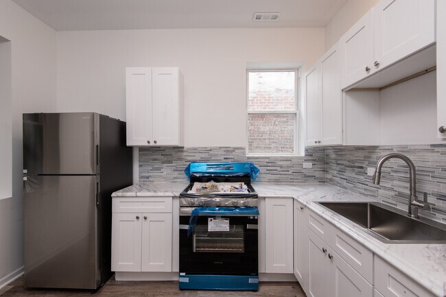 5725 S Green St-Unit -2 in Chicago, IL - Building Photo - Building Photo