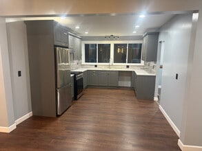 300 Burritt St in New Britain, CT - Building Photo - Building Photo