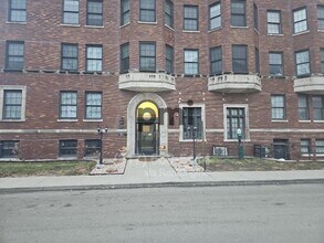 1 W 28th St in Indianapolis, IN - Foto de edificio - Building Photo