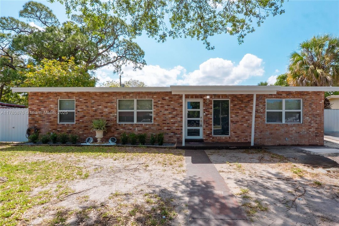 1337 NW 13th Ave in Fort Lauderdale, FL - Building Photo
