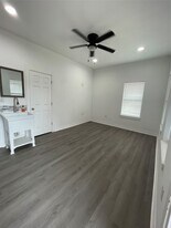 2302 Avenue H in Rosenberg, TX - Building Photo