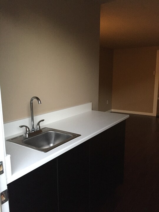 16043 Leadwell St, Unit Styudio in Van Nuys, CA - Building Photo