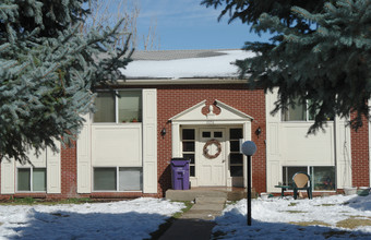 2376 S Linden Ct in Denver, CO - Building Photo - Building Photo