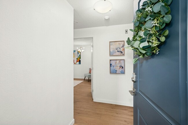 1311 12th Ave S, Unit E303 in Seattle, WA - Foto de edificio - Building Photo