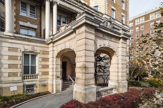 Woodley Condominium in Washington, DC - Foto de edificio - Building Photo