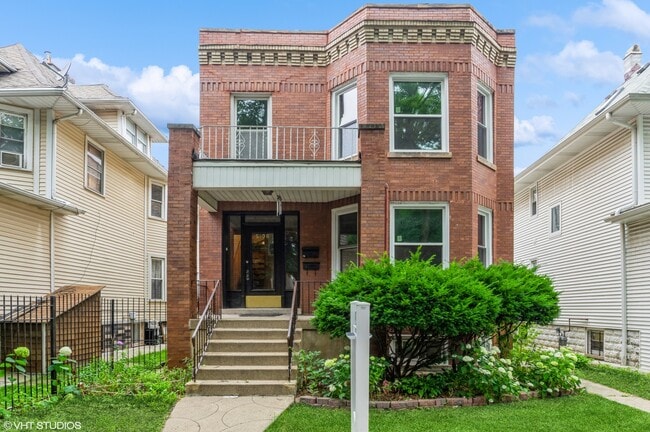 property at 5138 W Montrose Ave