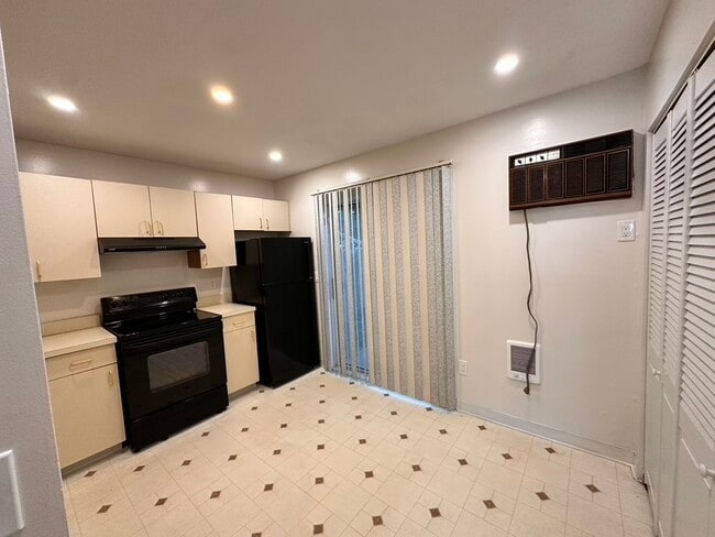 585 Park Rd, Unit 3-8 in Waterbury, CT - Building Photo - Building Photo